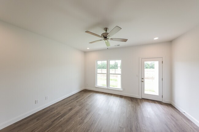 Building Photo - 1025 Highgrove Hts NW