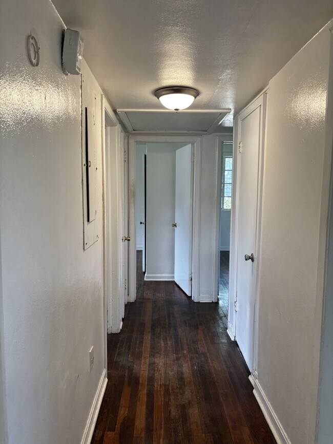 Foto del edificio - 5720 Cedar Park Ln