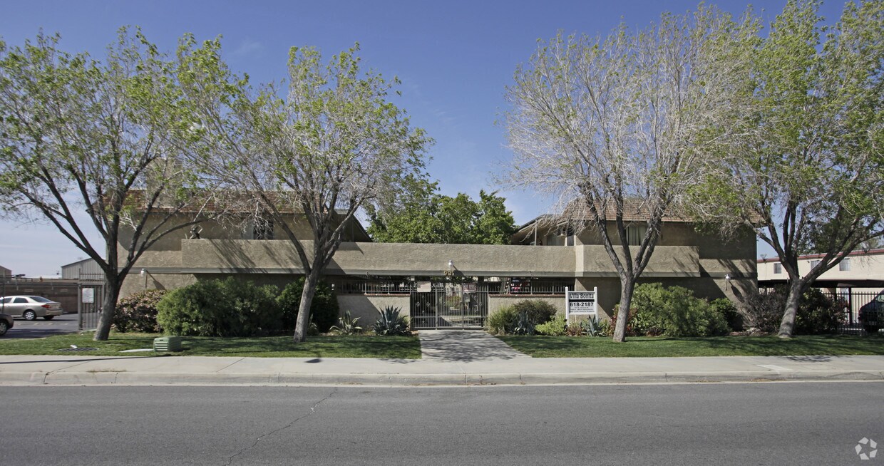 Building Photo - Villa Bonita