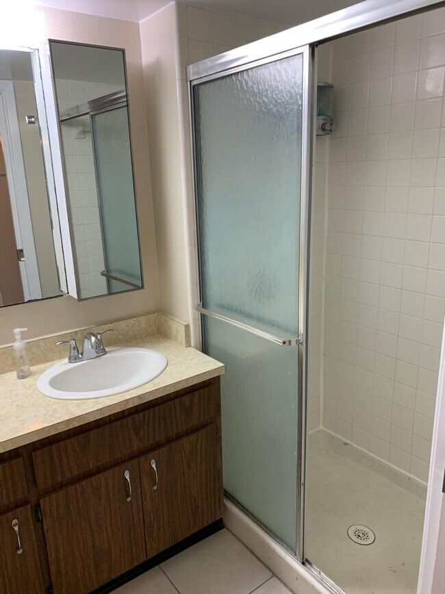 Building Photo - 2 Bedroom 2 Bathroom Condo