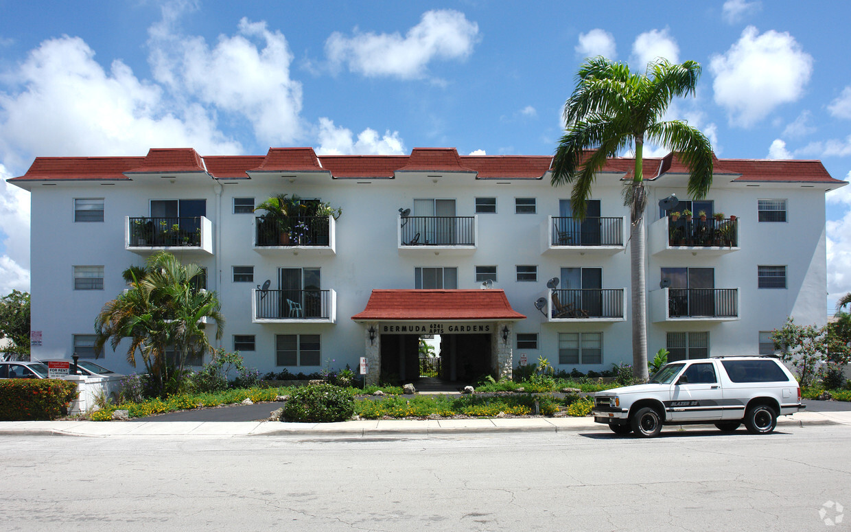 Building Photo - Bermuda Gardens