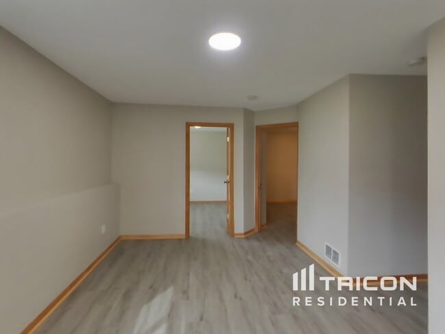 Foto del edificio - 5215 Pond View Ln