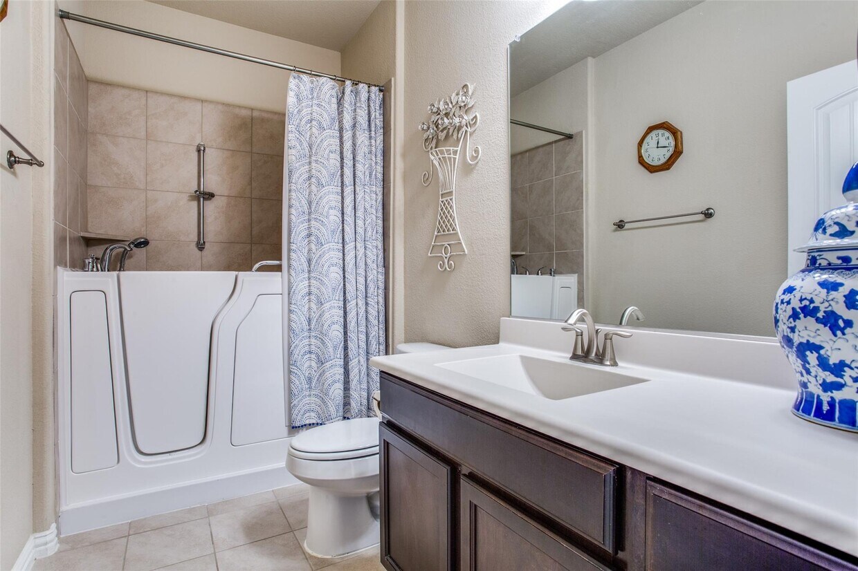 Foto principal - 4216 Hialeah Dr