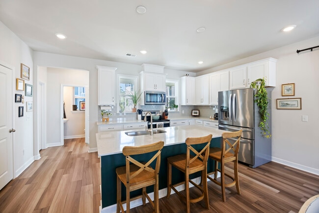 Building Photo - 210 Winding River Dr