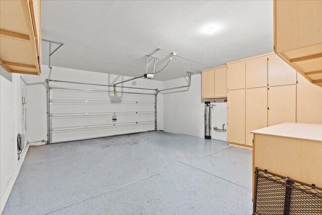 Foto del edificio - Stunning 4 bedroom, 3 bathroom home with a...