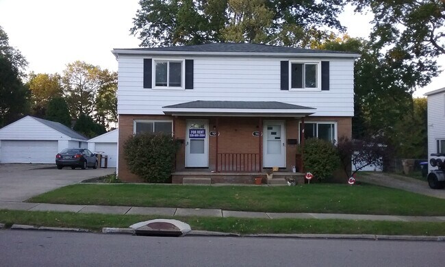 Foto del edificio - 907 Davis Ave.