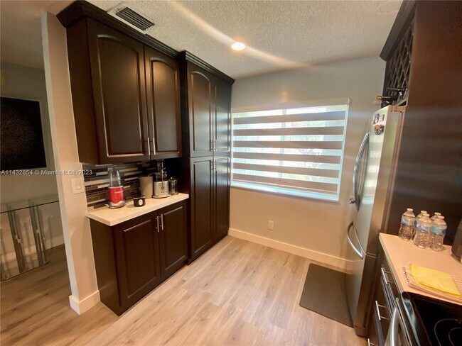 Foto del edificio - 20803 NW 3rd Ct