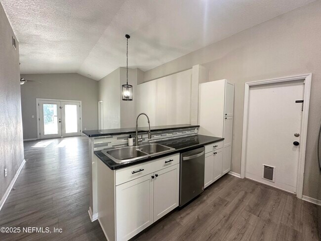 Foto del edificio - 1559 Irishwood Ct