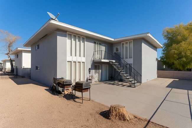 Building Photo - Bright & Spacious 2-Bedroom Upstairs Unit in Central Las Vegas!