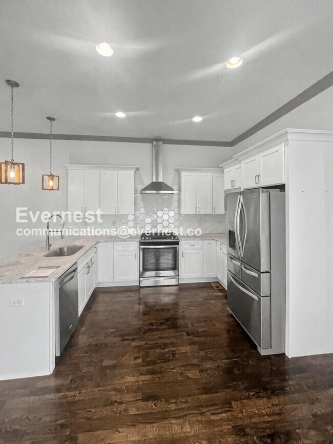 Building Photo - 2209 15th Ave N