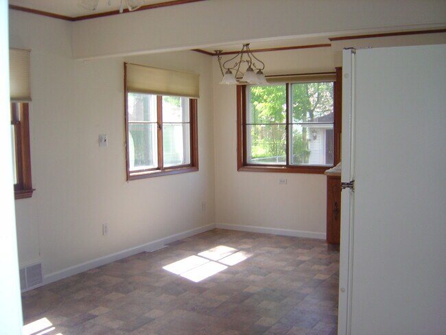 Foto del edificio - ADORABLE & READY TO RENT- 3 BED, 2 BATH BR...