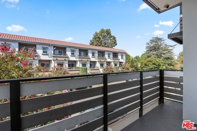 Foto del edificio - 5308 Sepulveda Blvd