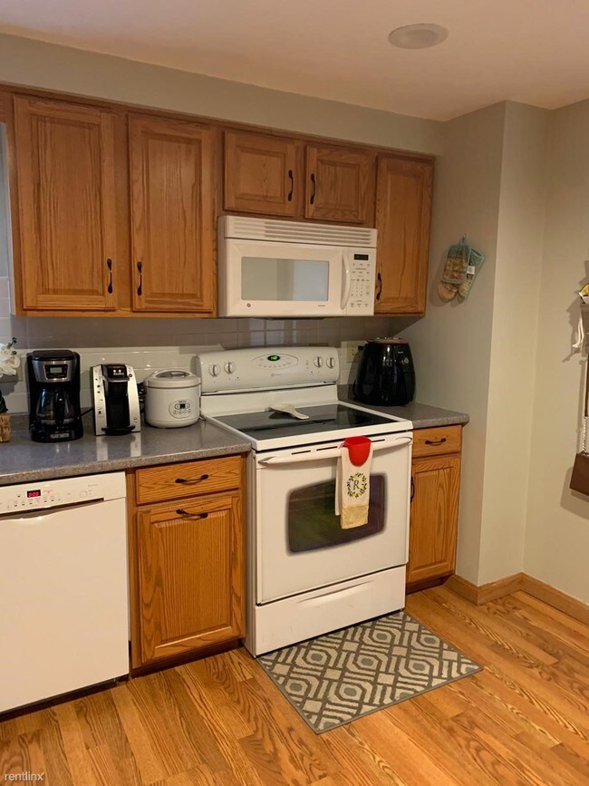 Foto del edificio - 3 br, 1 bath  - 77 Broad St