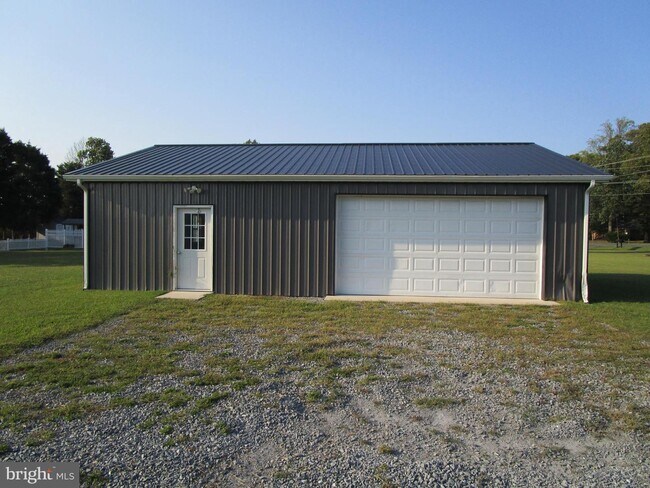 Building Photo - 521 Canterbury Rd