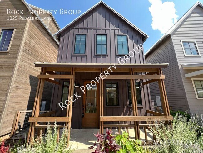 Photo - 1025 Pedalers Ln House