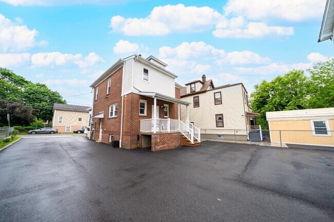 Foto del edificio - 351 Somerset St