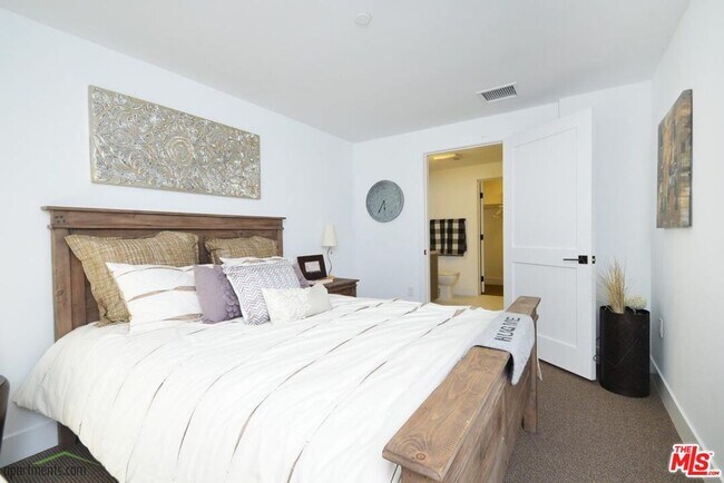Foto del edificio - 1168 S Barrington Ave