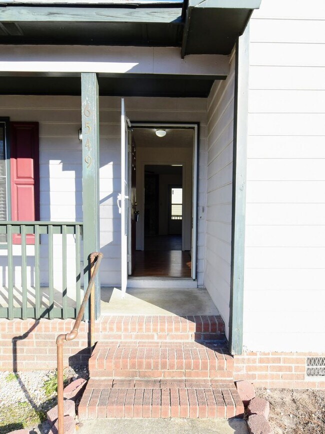 Building Photo - Robinwood Estates