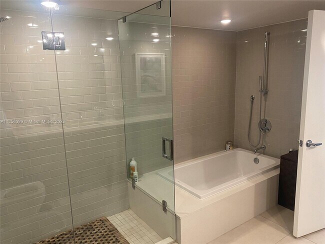 Foto del edificio - 1025  92 St  406 Bay Harbor Islands Fl 33154