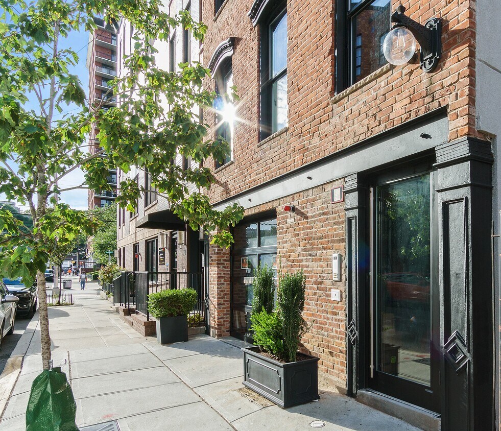 Primary Photo - 660 1st St