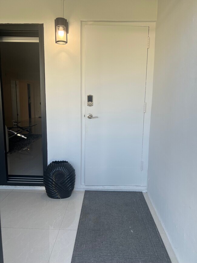 Foto del edificio - 303 Racquet Club Rd