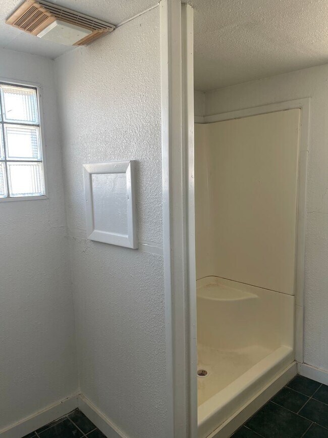 Building Photo - 2 br, 1 bath House - 1815 N Union Ave. (388)