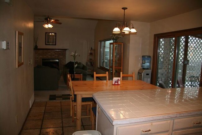 Foto del edificio - 6658 Sproul Ln