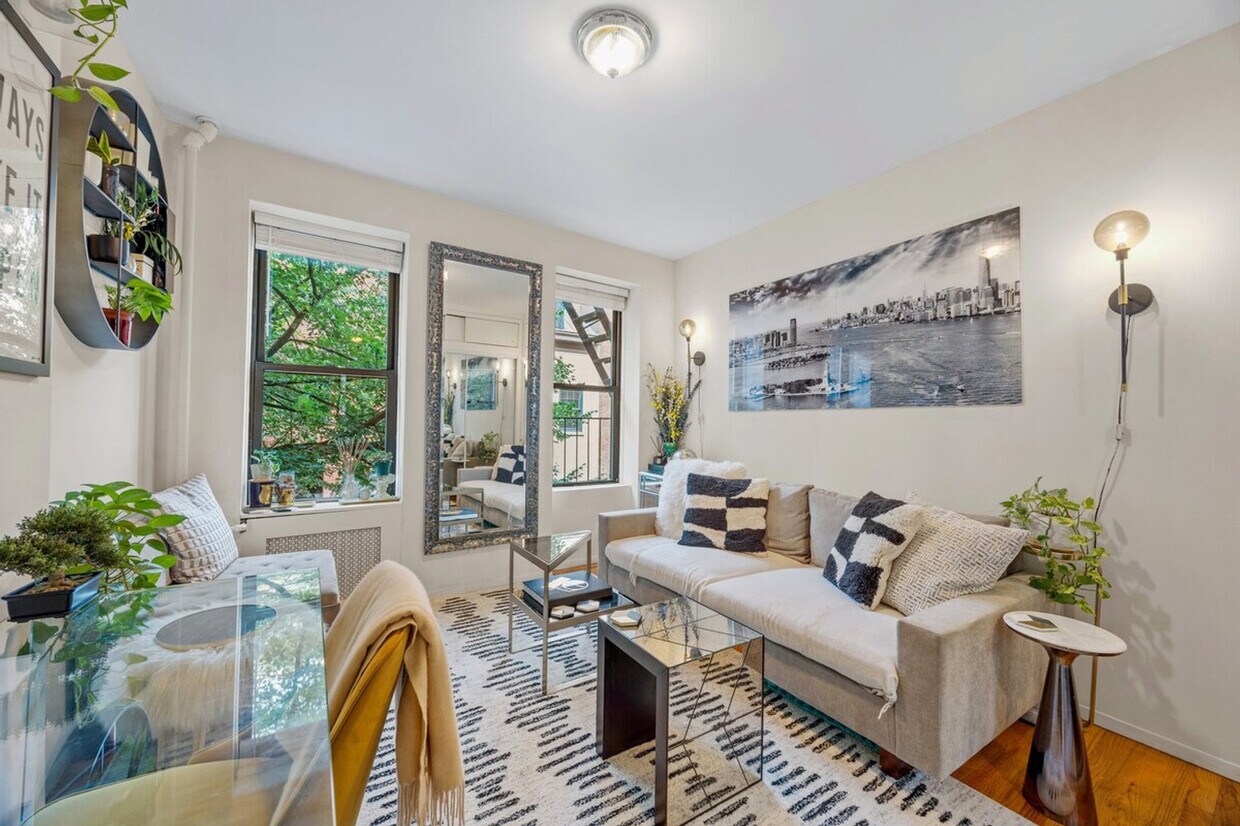 Foto principal - 729B Greenwich St