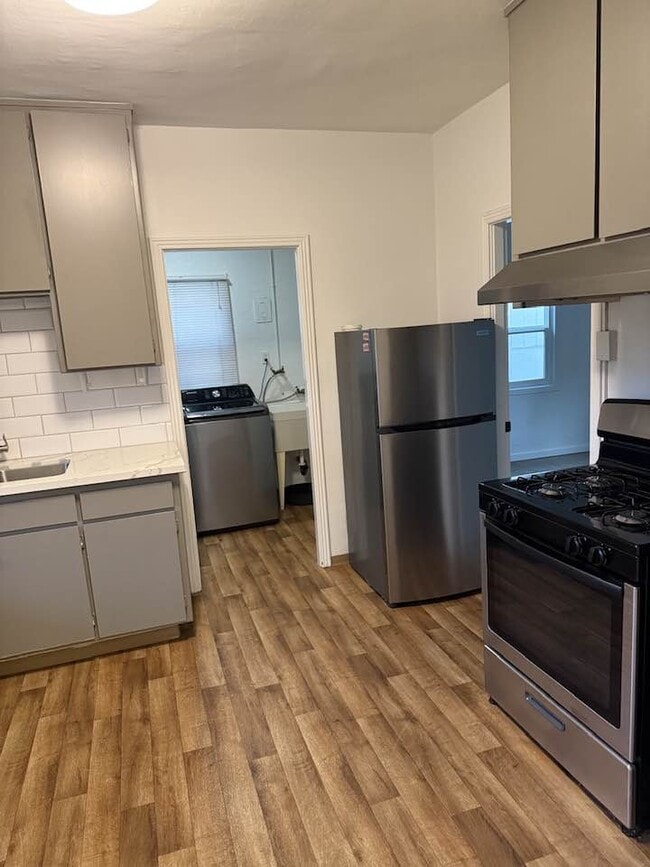 Building Photo - 677 Almond St