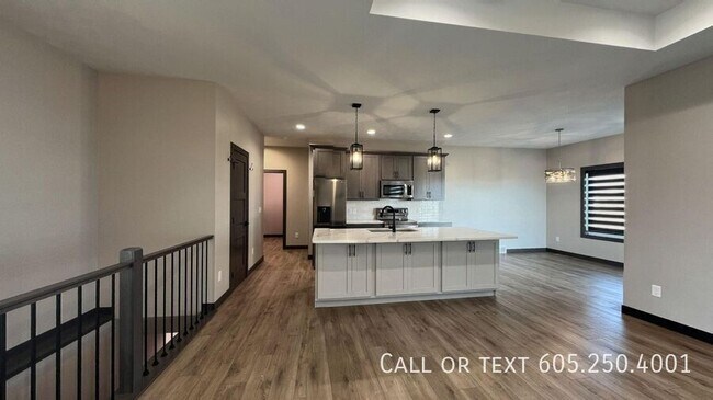 Foto del edificio - Spacious Modern Home with Upgrades