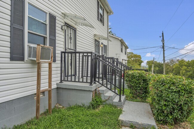 Building Photo - 3226 Lincoln Ave
