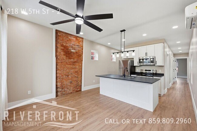 Foto del edificio - 218 W 5th St