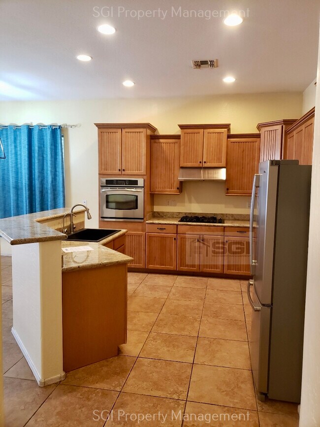 Building Photo - Upgraded Goodyear property