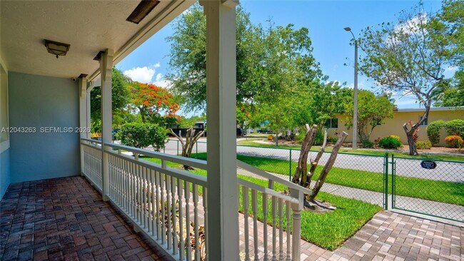 Foto del edificio - 500 SW 51st Ct