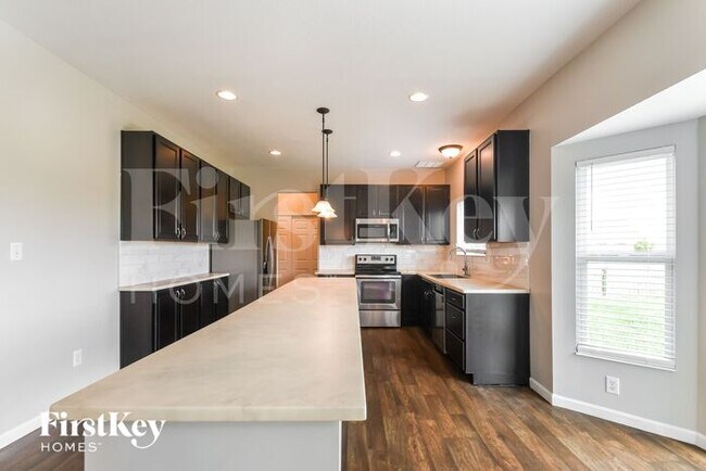 Foto del edificio - 5593 North Woodhaven Drive