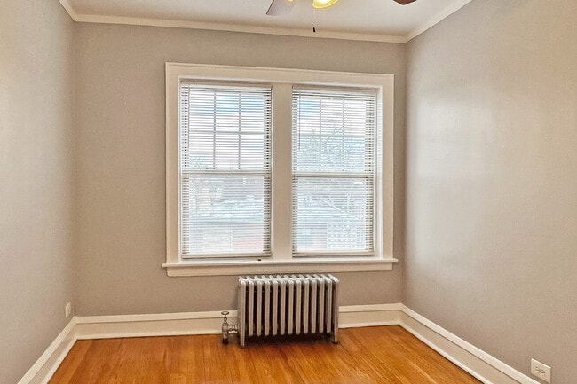 Building Photo - 532 Des Plaines Ave.