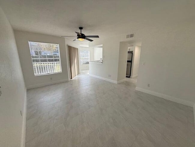 Building Photo - Newly renovated First floor, 1 Bedroom condo in the gated community of Lexington Place.