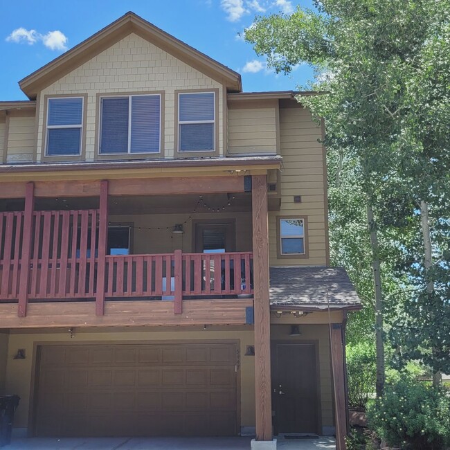 Building Photo - Furnished Bear Hollow Townhome - Applicati...
