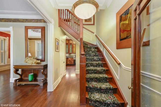 Foyer - 1728 N Wells St