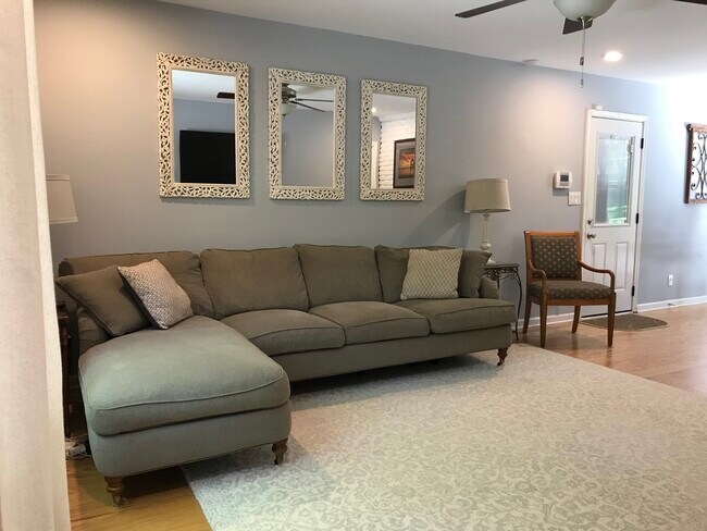 Foto del edificio - 4889 Lake Forrest Dr