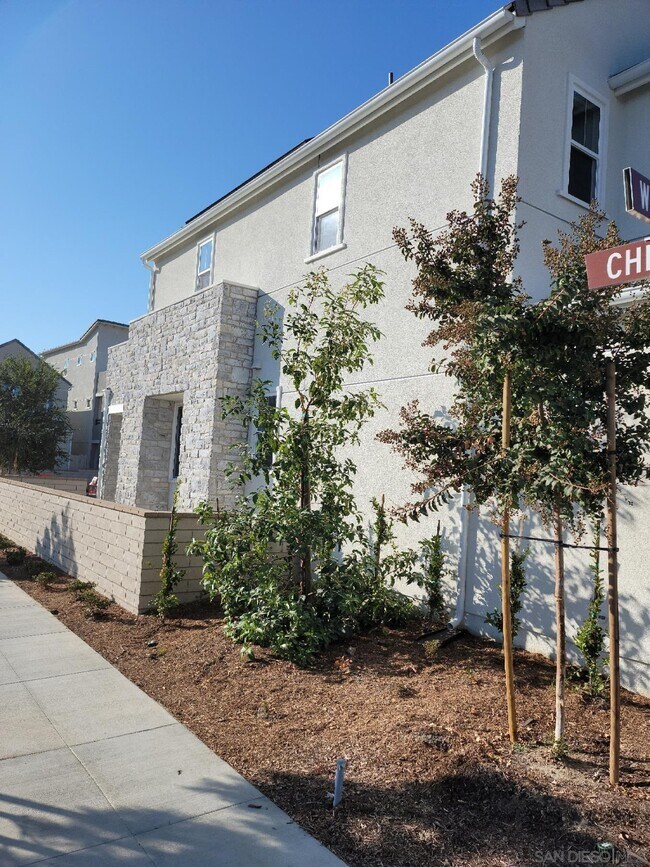 Building Photo - 651 Willows Way
