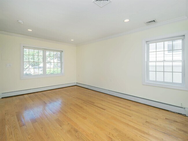 Foto del edificio - 30 Edgewood Rd