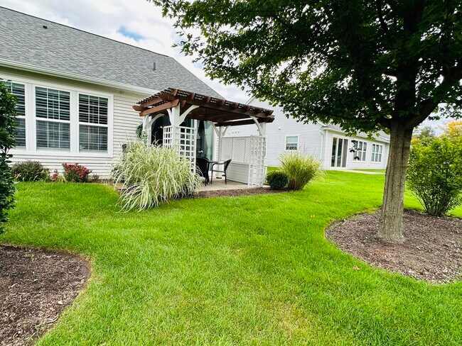 Building Photo - 809 Blue Stem Dr