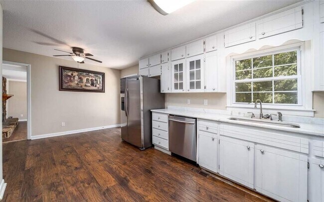 Building Photo - 4 bed & 2.5 bath with a pool