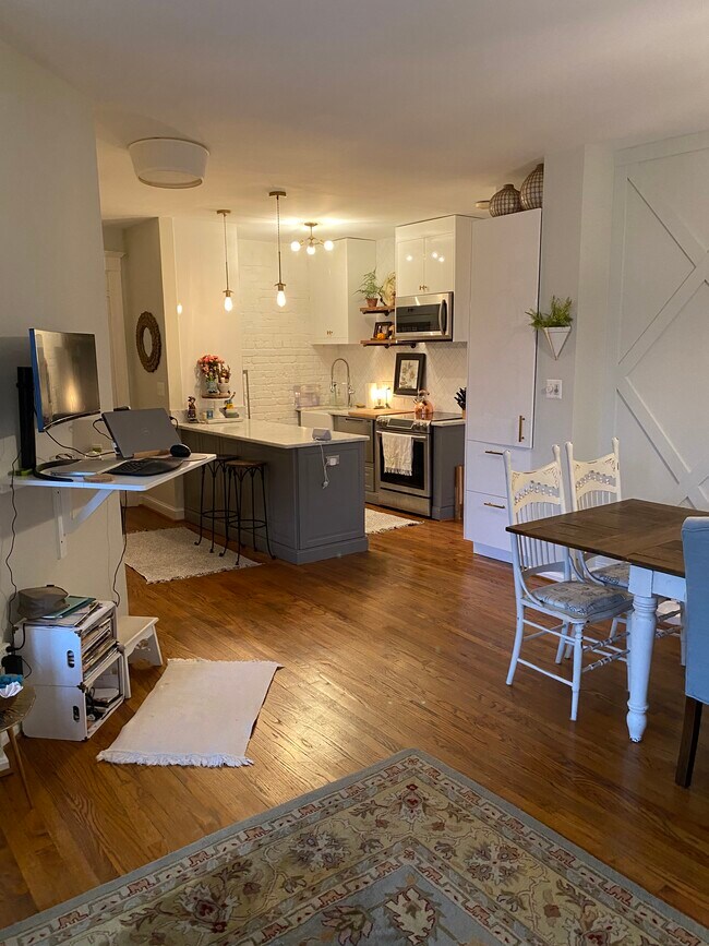 Foto del edificio - 1855 Calvert St NW