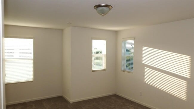 Building Photo - 2008 N Walling Ln