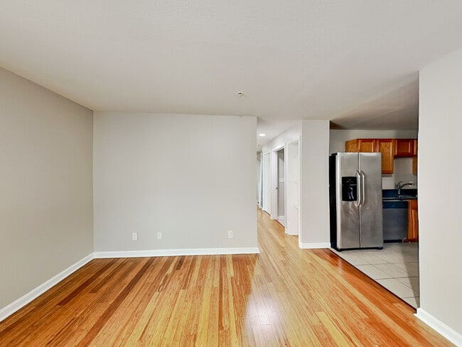 Building Photo - 1020 Camelot Dr