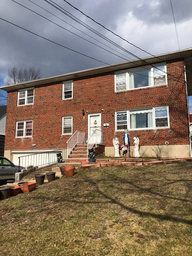 Foto principal - 331 Armstrong Ave