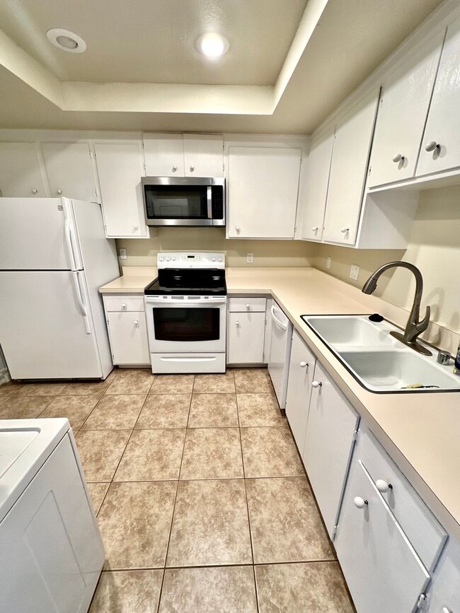 Building Photo - 46255 Portola Ave