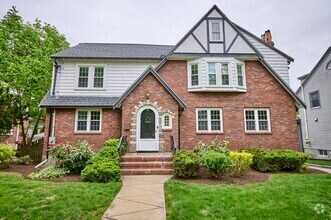 Building Photo - 140 Watson Rd